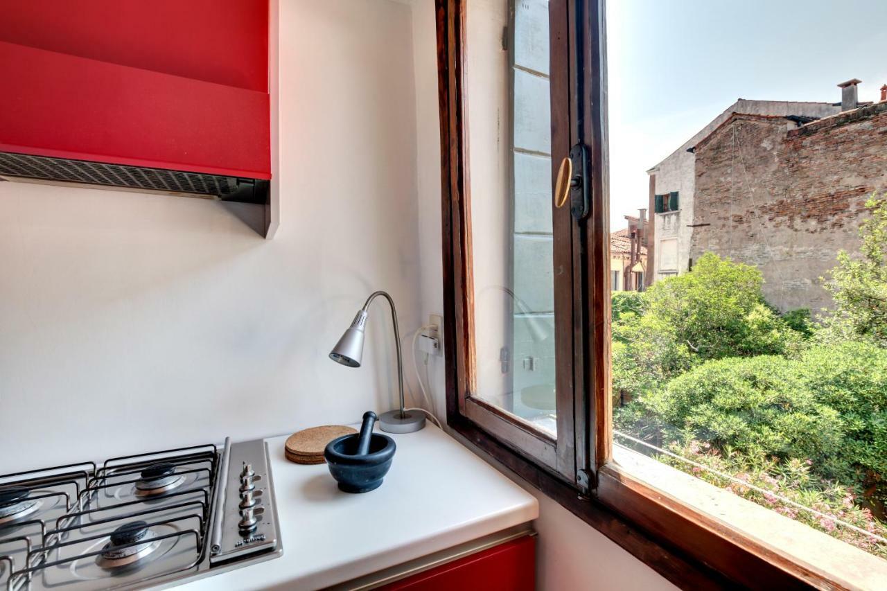Bragora Smoochy Attic In Apartment *