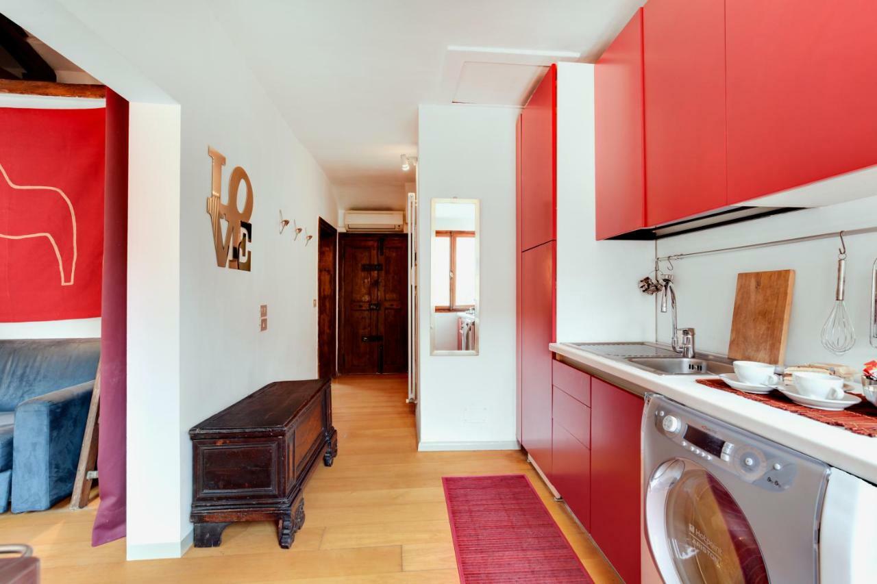 Bragora Smoochy Attic In * Venice