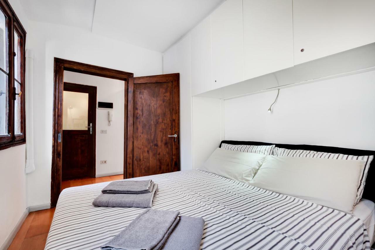 Bragora Smoochy Attic In Venice
