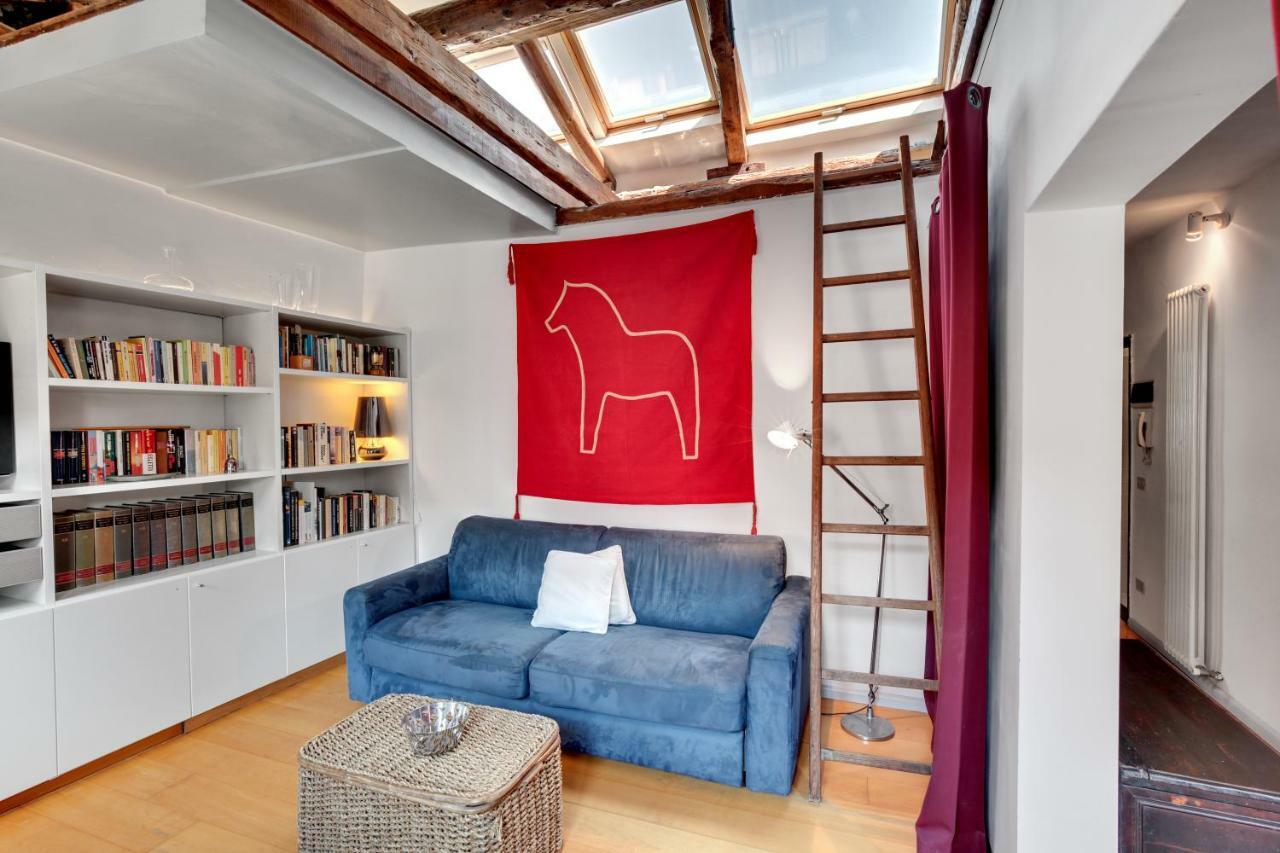 Bragora Smoochy Attic In Apartment *